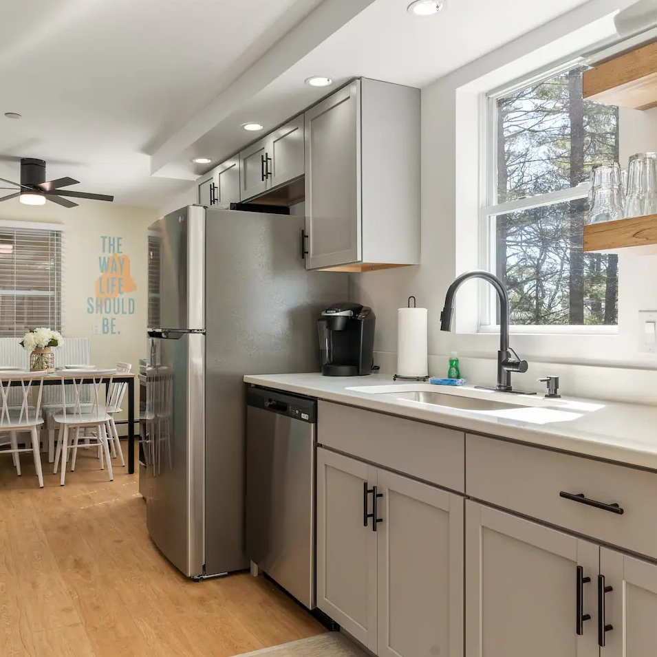 https://daysawayrentals.com/wp-content/uploads/2024/06/4893b3ba-898f-449a-b4a2-f5eb34e3860b-copy.jpg