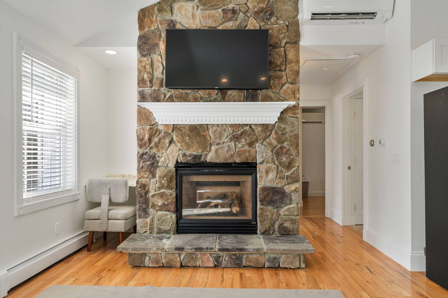 https://daysawayrentals.com/wp-content/uploads/2024/06/b7fcc01b-3700-4b7b-87c4-0c6a4ca1bbd4.jpeg